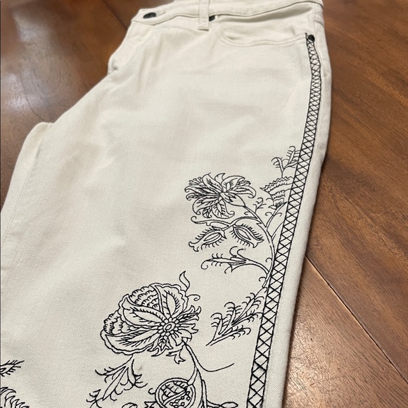 Chico's Denim - NWT Chicos Embroidered Cream Pants with Black Floral Design 1.5 / 10 Girlfriend